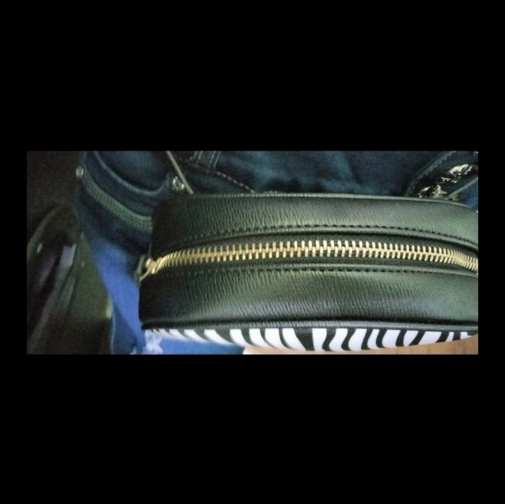 Forever 21 Black and White Animal Print Fanny Pack - Picture 2 of 2